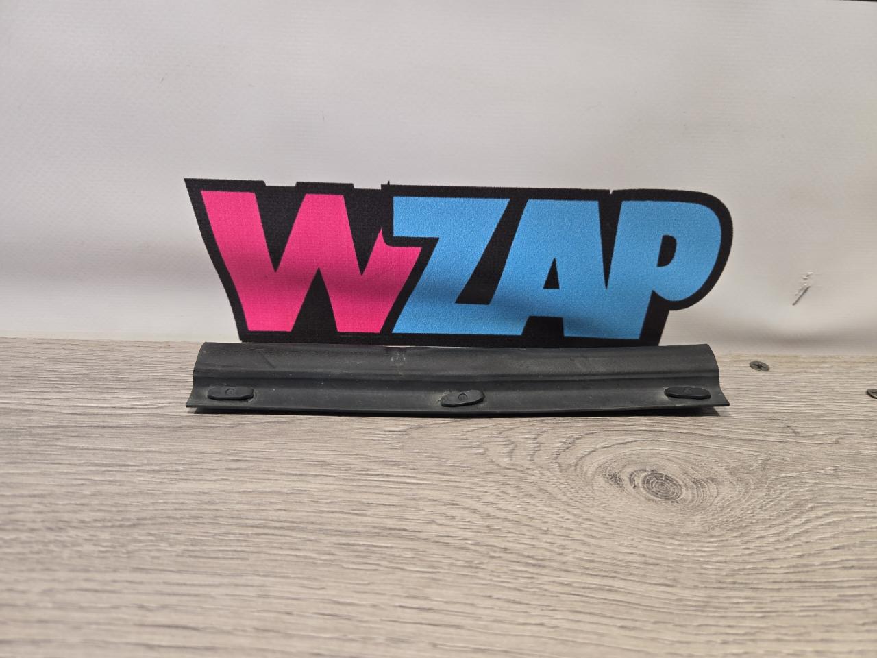 уплотнитель подкапотного пространства Volkswagen Jetta 7 поколение 2019, 1.4 л., бензин, АКПП, черный, седан, передний привод, 17A823709 - фото №1