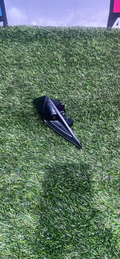 повторитель поворота на крыле правый Tesla Model Y 1 поколение 2023, электро, полный привод, 1495865-20-D - фото №1