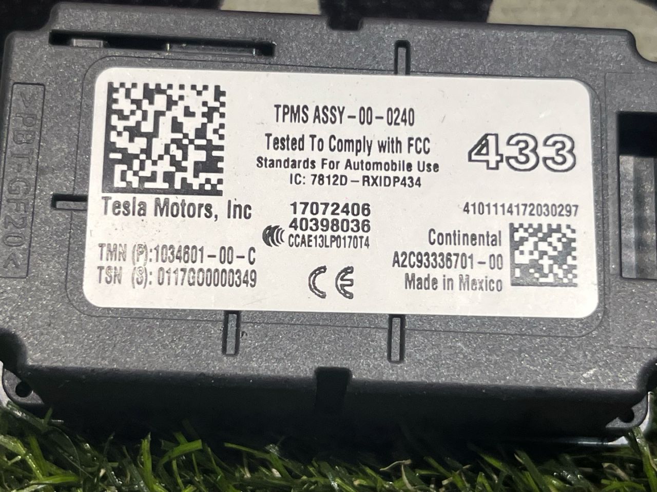 блок контроля давления в шинах Tesla Model X 1 поколение 2017, электро, белый, 1034601-00-C - фото №1