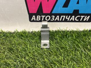 петля двери Volkswagen Passat B8 2016, 2.0 л., дизель, универсал, передний привод, правый руль, 8V5833404C