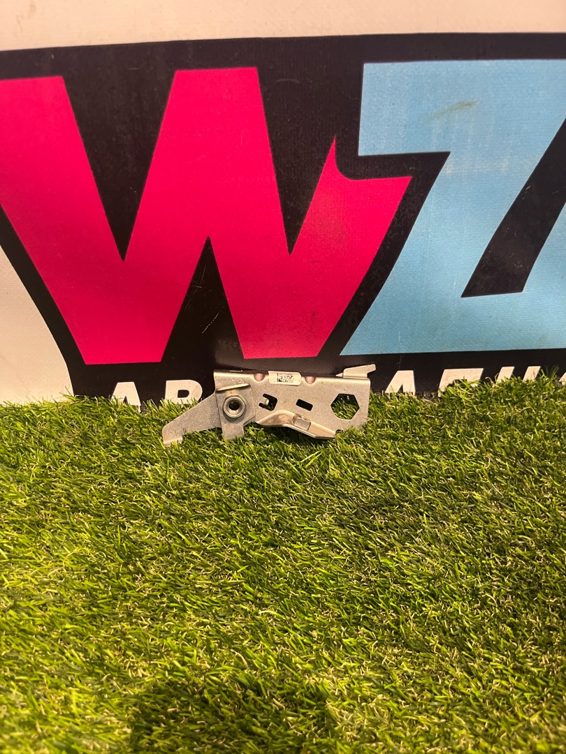 кронштейн (крепление) Tesla Model Y 1 поколение 2023, электро, полный привод, 2288731-00-B - фото №1