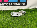петля двери Ford Mustang 6 поколение S550 [рестайлинг] 2020, 2.3 л., бензин, АКПП, белый, купе, задний привод - фото №2