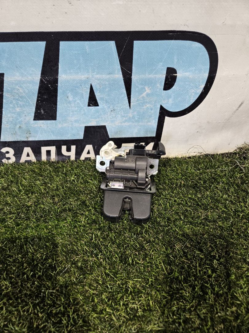 замок багажника Volkswagen Tiguan 2 поколение 2020, 2.0 л., бензин, АКПП, внедорожник 5 дв., 5NN827505 - фото №1