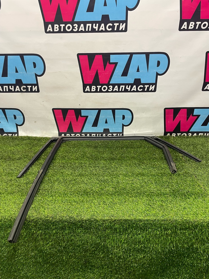 молдинг стекла двери задней левой Ford Escape 4 поколение CX482 2020, 1.5 л., бензин, АКПП, синий, внедорожник 5 дв., полный привод - фото №1