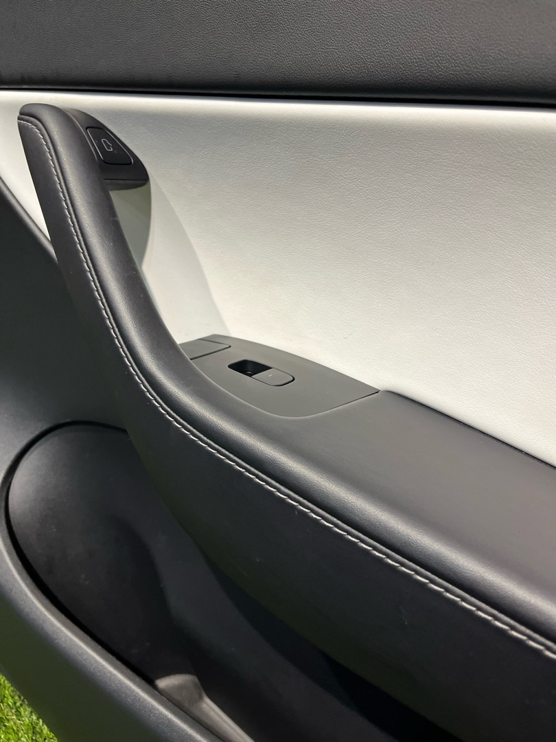 обшивка двери передняя правая Tesla Model Y 1 поколение 2022, электро, белый - фото №1