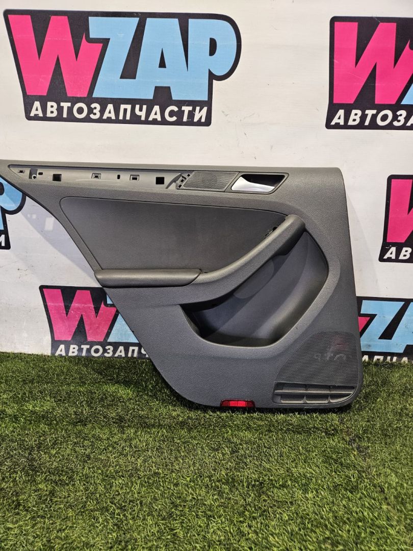обшивка двери задняя левая Volkswagen Jetta 6 поколение 2014, 1.4 л., бензин, МКПП, седан, передний привод, 5C6867211A - фото №1