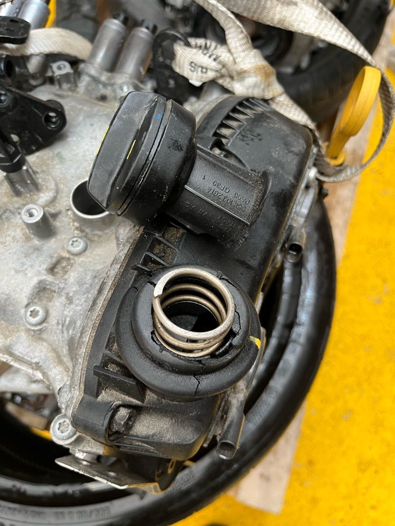 двигатель Volkswagen Tiguan 2 поколение 2020, 2.0 л., бензин, АКПП, внедорожник 5 дв., 06K103023N - фото №1