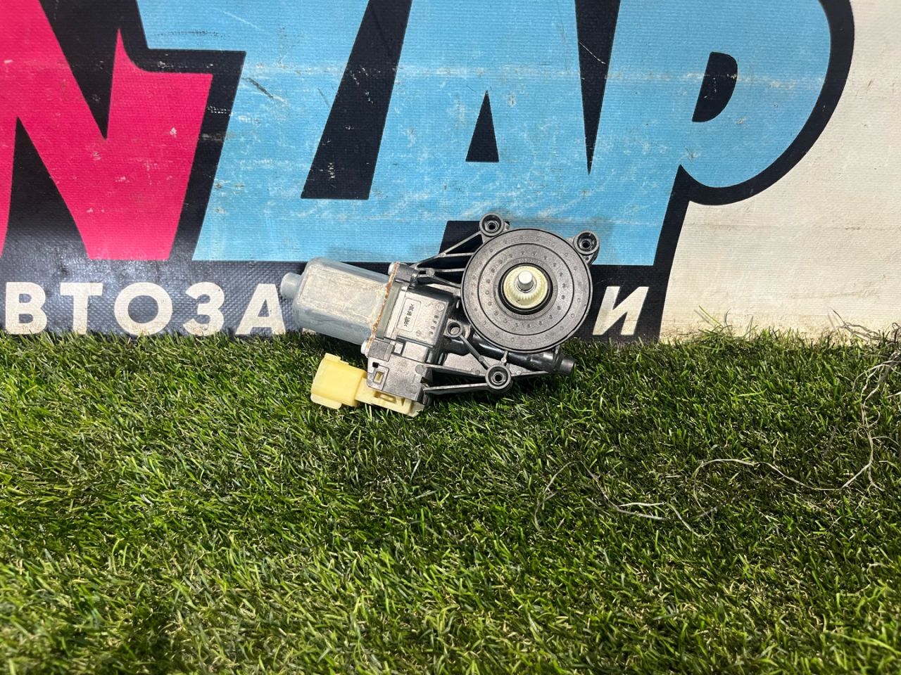 моторчик стеклоподъемника передний правый Maserati Levante 1 поколение M161 2019, 3.0 л., дизель, АКПП, внедорожник 5 дв., полный привод, 0130822783 - фото №1