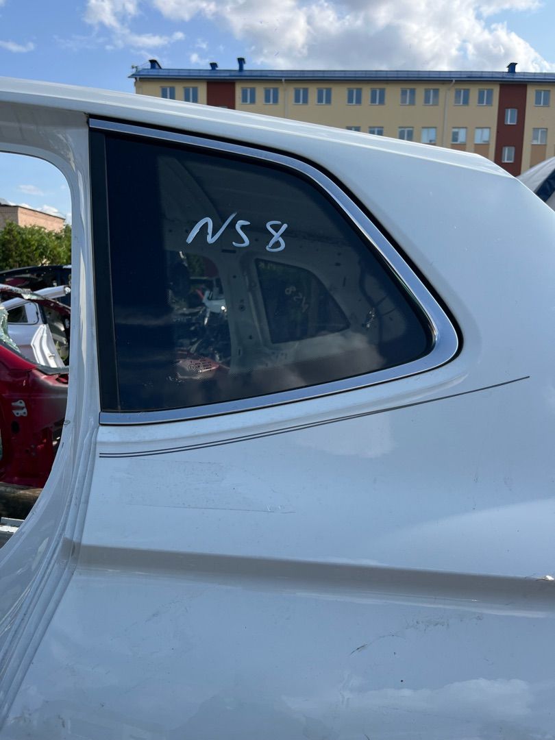 стекло кузовное боковое левое Volkswagen Tiguan 2 поколение 2020, 2.0 л., бензин, АКПП, внедорожник 5 дв., 43R004670 - фото №1