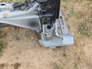 четверть передняя левая Tesla Model 3 1 поколение (2017 - 2026)