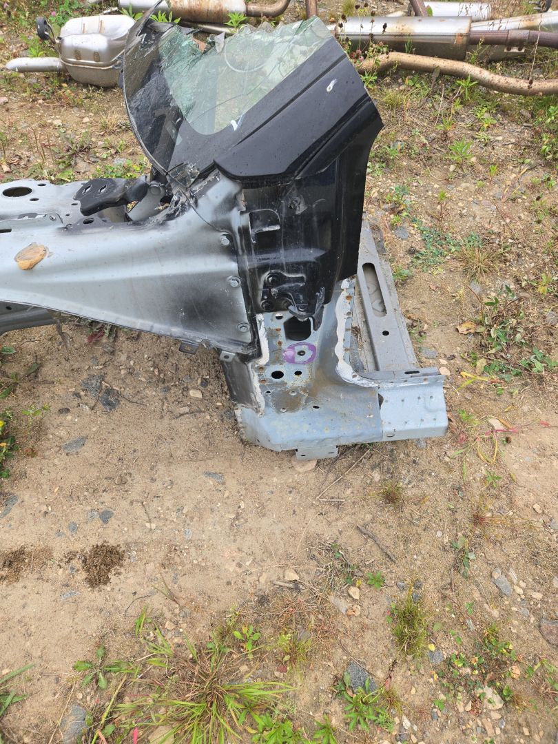 четверть передняя левая Tesla Model 3 1 поколение (2017 - 2026) - фото №1