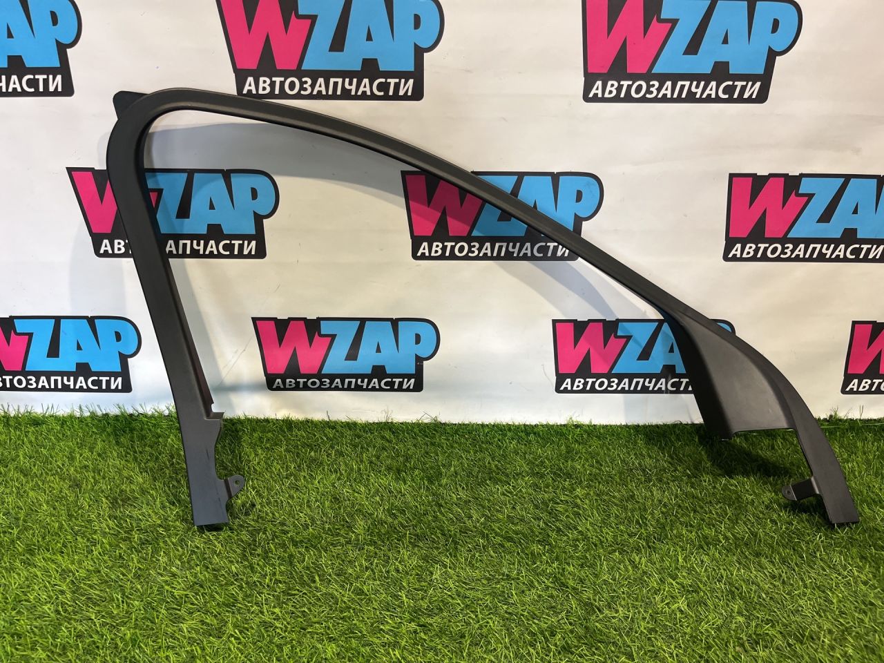 молдинг стекла Ford Escape 4 поколение CX482 2021, 1.5 л., бензин, АКПП, внедорожник 5 дв., передний привод, LJ6B-S201A19-AEW - фото №1