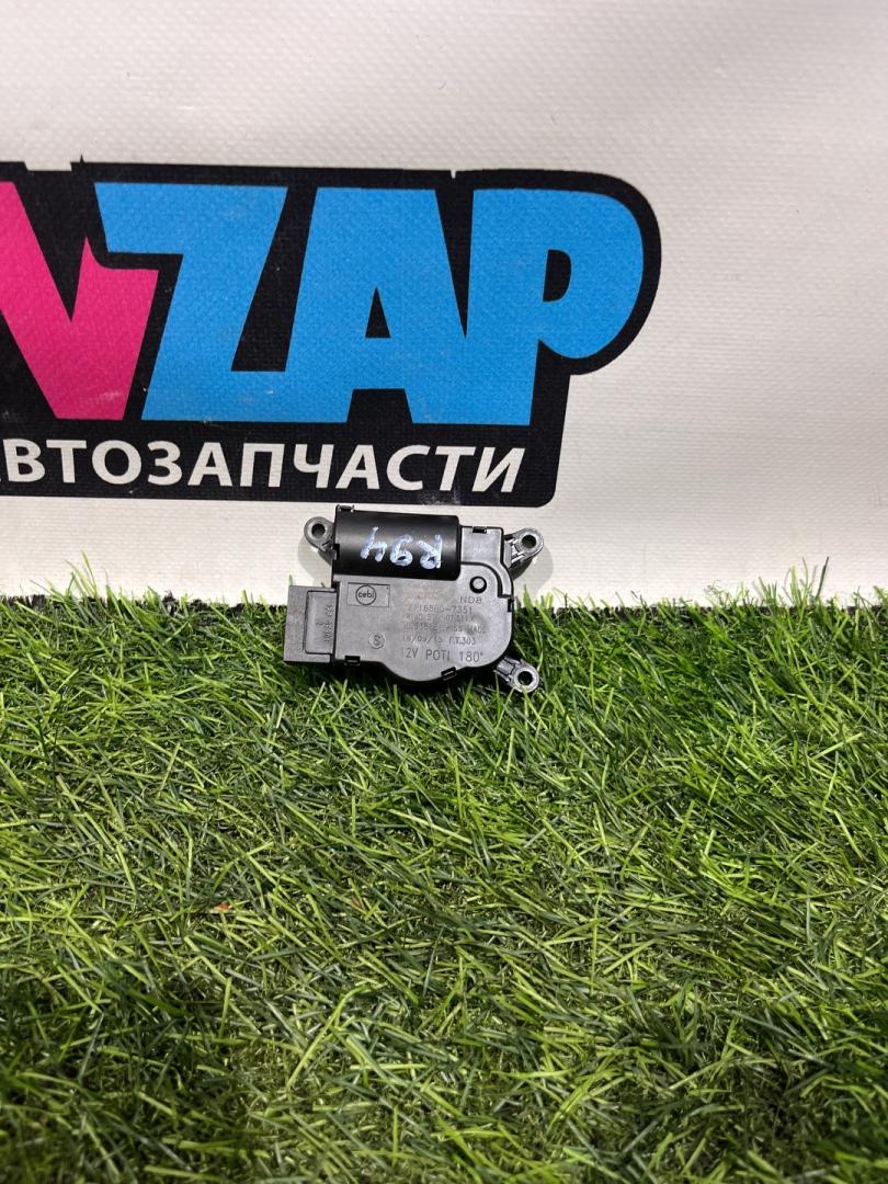 моторчик заслонки печки Volkswagen Passat B8 2016, 2.0 л., дизель, универсал, передний привод, правый руль, 5Q0907511K - фото №1