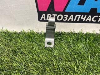 петля двери Volkswagen Passat B8 2016, 2.0 л., дизель, универсал, передний привод, правый руль, 8V5833403C