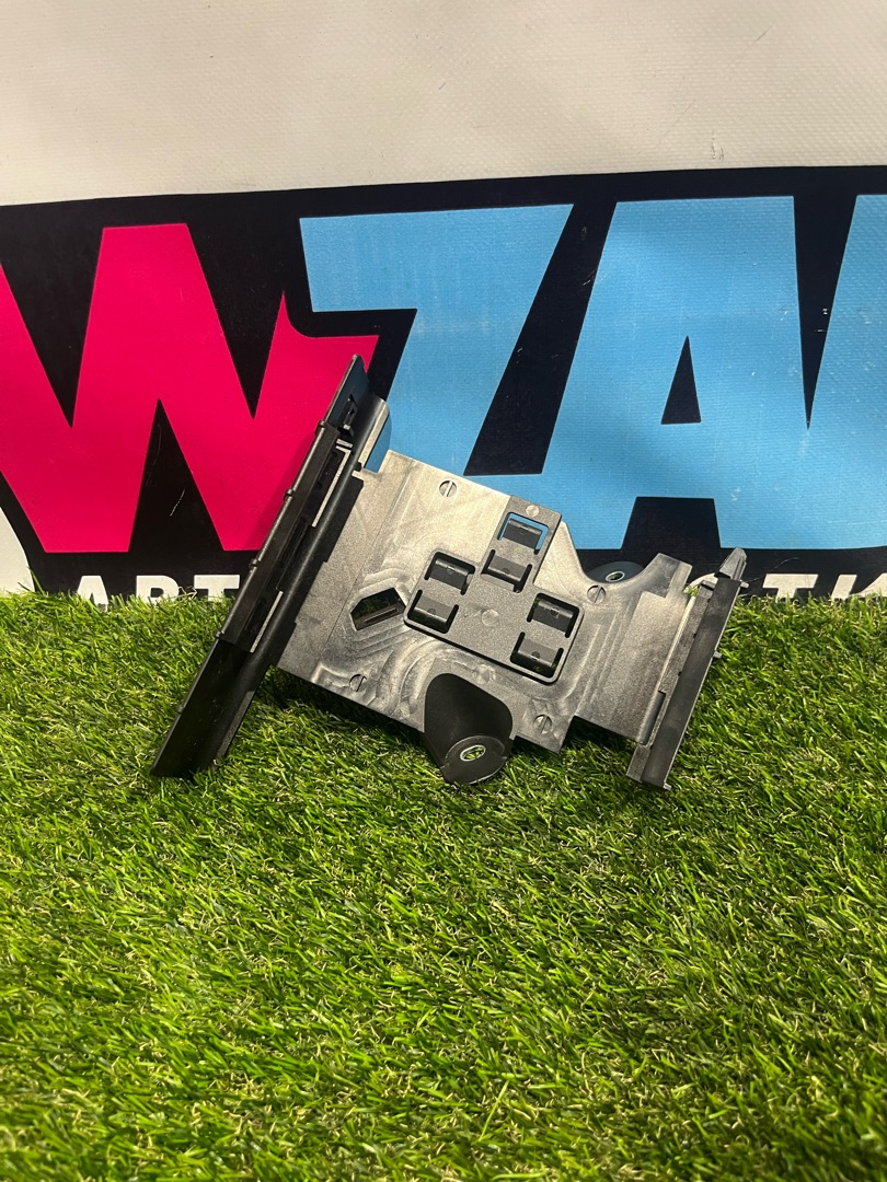 кронштейн блока управления Volkswagen Jetta 7 поколение 2019, 1.4 л., бензин, АКПП, седан, передний привод, 5Q0906507F - фото №1