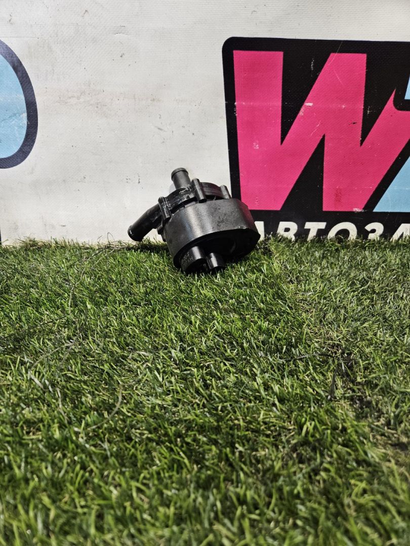 насос антифриза дополнительный Tesla Model X 1 поколение 2017, электро, белый, 1035348-00-F - фото №1