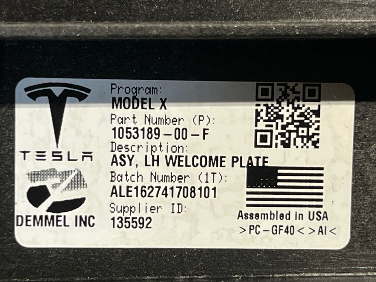 накладка на порог внутренняя Tesla Model X 1 поколение 2017, электро, белый, 1053189-00-F - фото №1