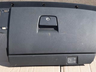 бардачок Volvo V50 1 поколение [рестайлинг] 2009, 1.6 л., дизель, МКПП, универсал, передний привод