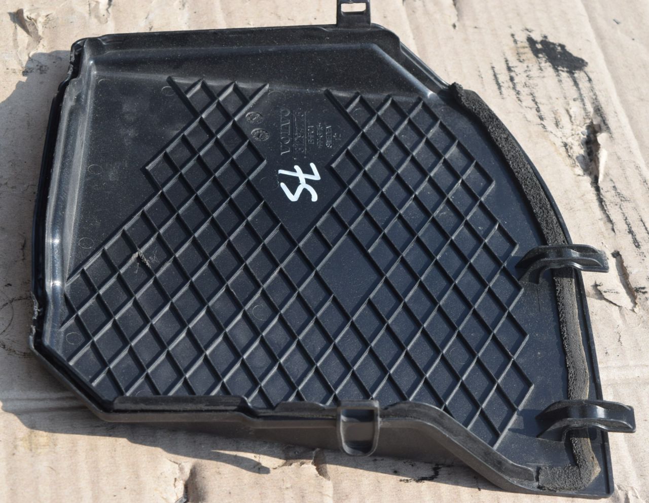 крышка аккумулятора Volvo XC70 2 поколение 2011, 2.4 л., D5, D 5244 T10, дизель, АКПП, универсал, полный подключаемый привод, 31294775 - фото №1