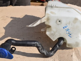 бачок омывателя Volvo XC70 2 поколение 2011, 2.4 л., D5, D 5244 T10, дизель, АКПП, универсал, полный подключаемый привод, 30784233, 30699202