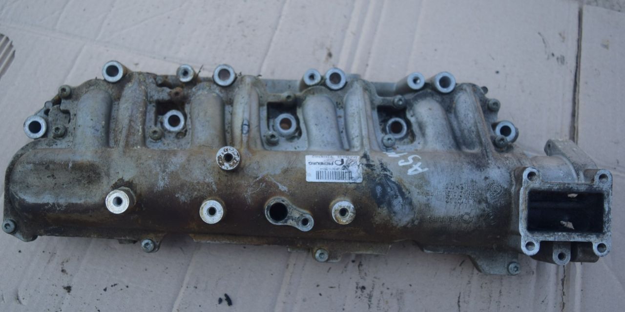 коллектор впускной Alfa Romeo 156 1 поколение 2002, 1.9 л., дизель, универсал, 36570302, 46823849 - фото №1