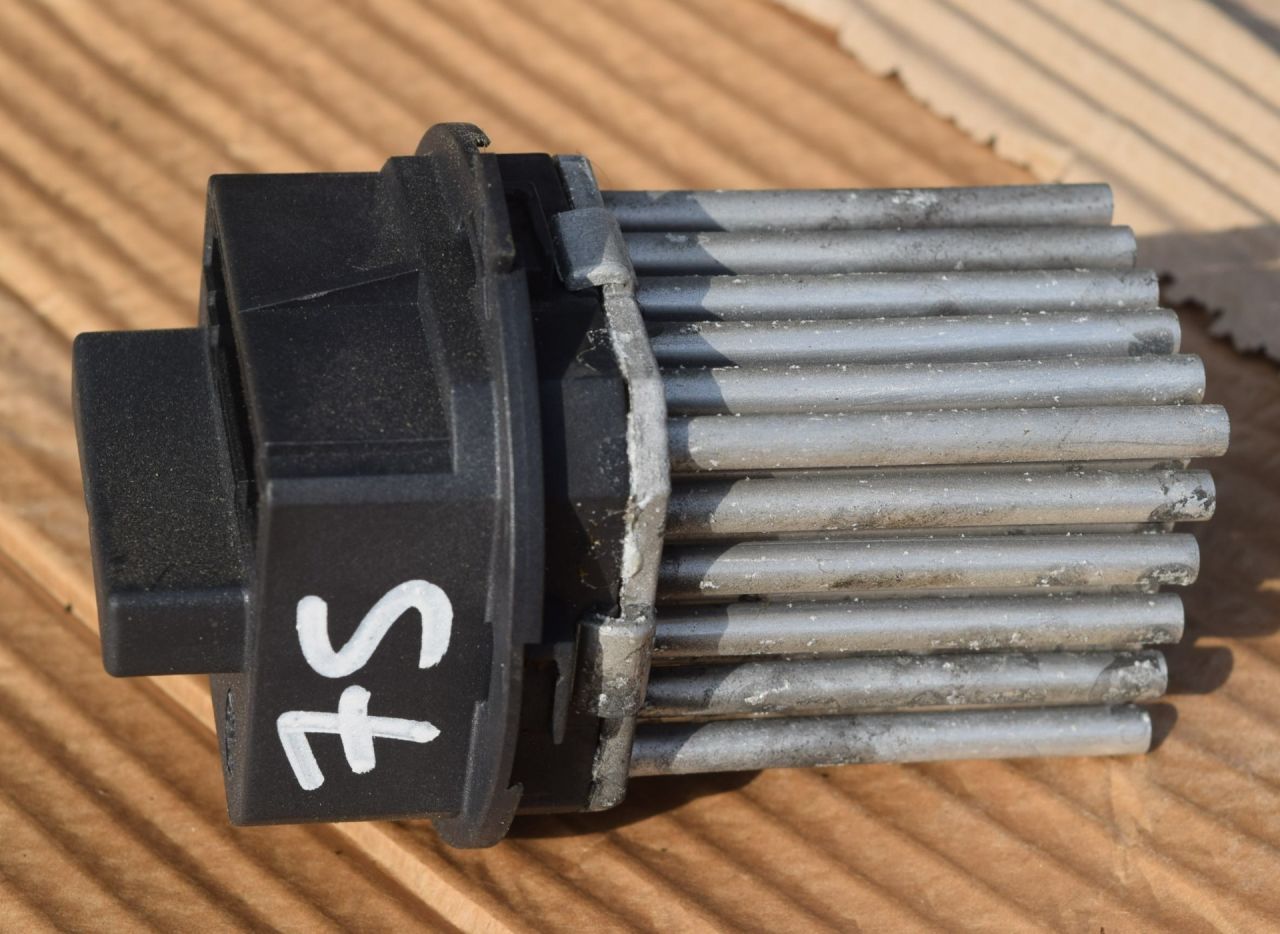 сопротивление печки Volvo XC70 2 поколение 2011, 2.4 л., D5, D 5244 T10, дизель, АКПП, универсал, полный подключаемый привод, 5HL00894120 - фото №1