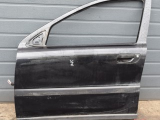 дверь передняя левая Volvo V70 2 поколение 2002, 2.4 л., Ti, B 5244 T3, бензин, МКПП, универсал, передний привод