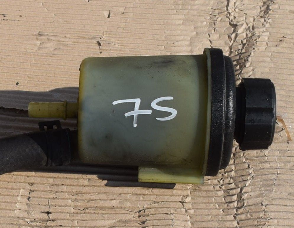 бачок гидроусилителя Volvo XC70 2 поколение 2011, 2.4 л., D5, D 5244 T10, дизель, АКПП, универсал, полный подключаемый привод, 31302576 - фото №1