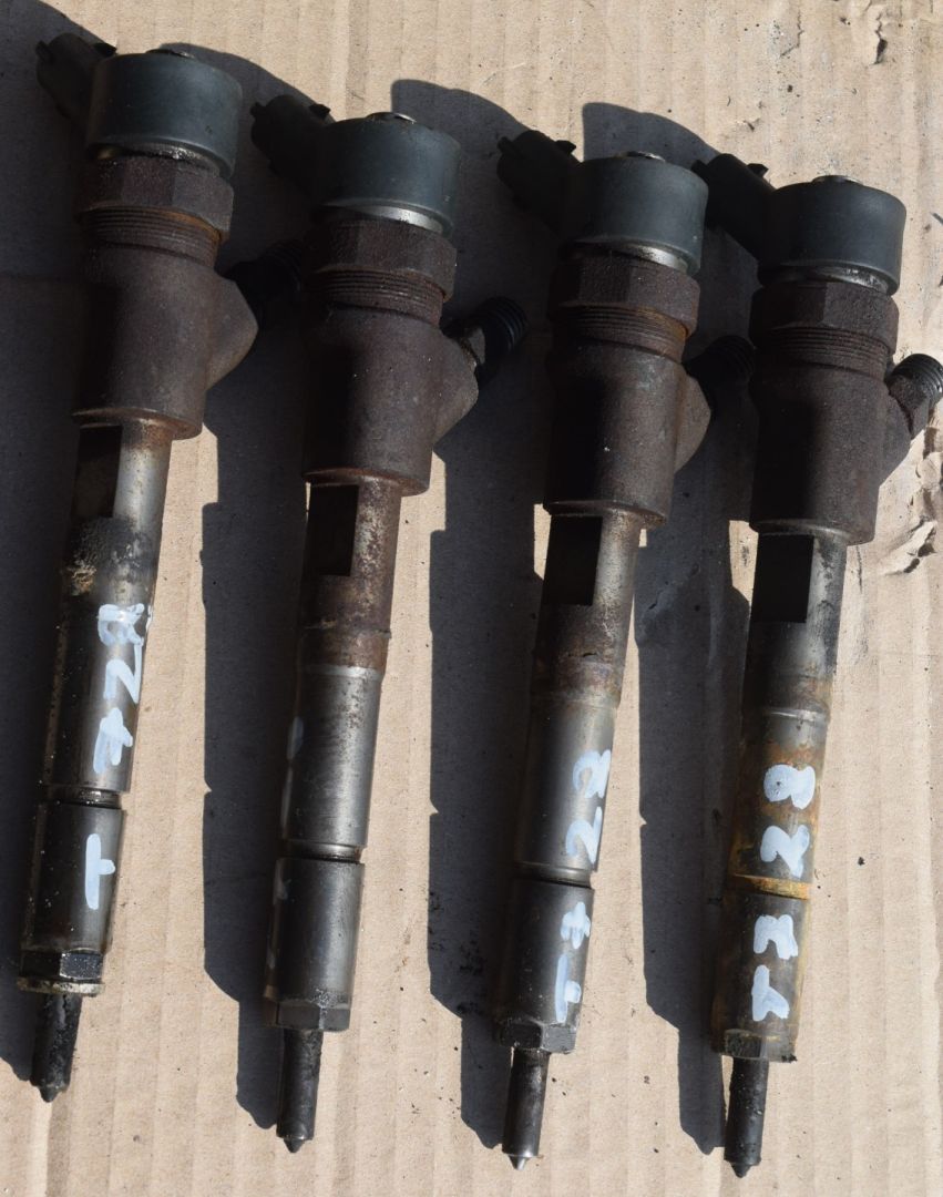 форсунка Toyota Yaris XP9 2008, 1.4 л., D-4D, 1ND-TV, дизель, МКПП, хетчбэк 5 дв., передний привод, 0445110262, 236700N030 - фото №1