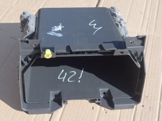 бардачок Volvo V50 1 поколение [рестайлинг] 2009, 1.6 л., дизель, МКПП, универсал, передний привод, 09491937