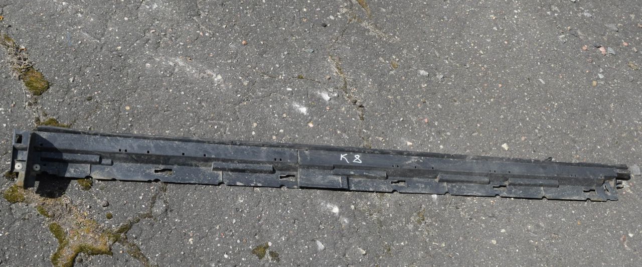 накладка на порог Mazda CX-7 1 поколение 2007, 2.3 л., Ti, бензин, АКПП, передний привод, EG2151PK1 - фото №1