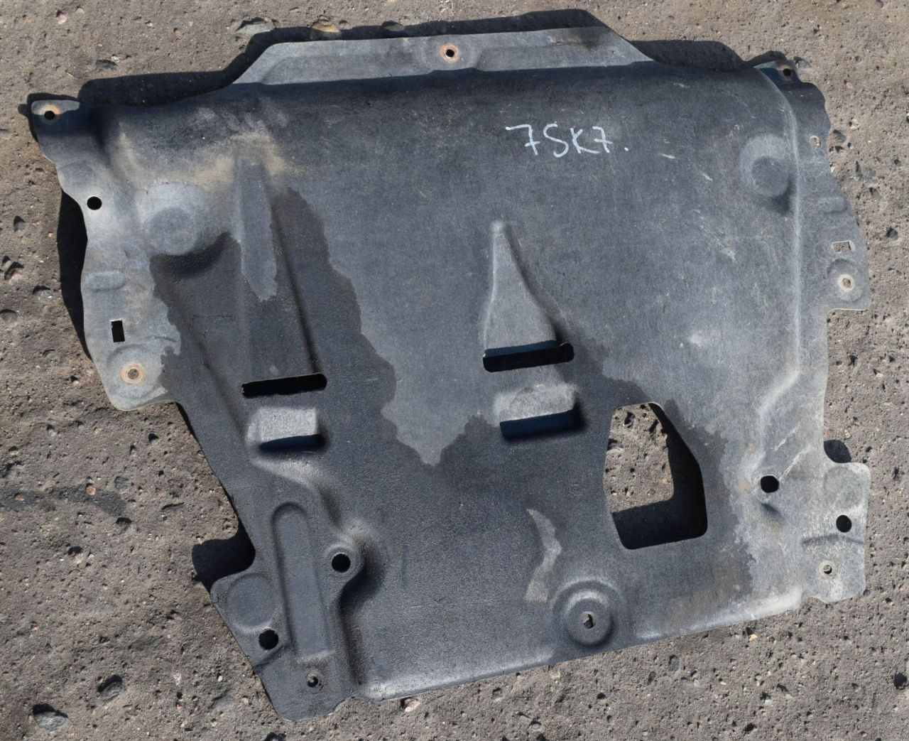 защита двигателя Volvo XC70 2 поколение 2011, 2.4 л., D5, D 5244 T10, дизель, АКПП, универсал, полный подключаемый привод, AG9N6P013DB - фото №1