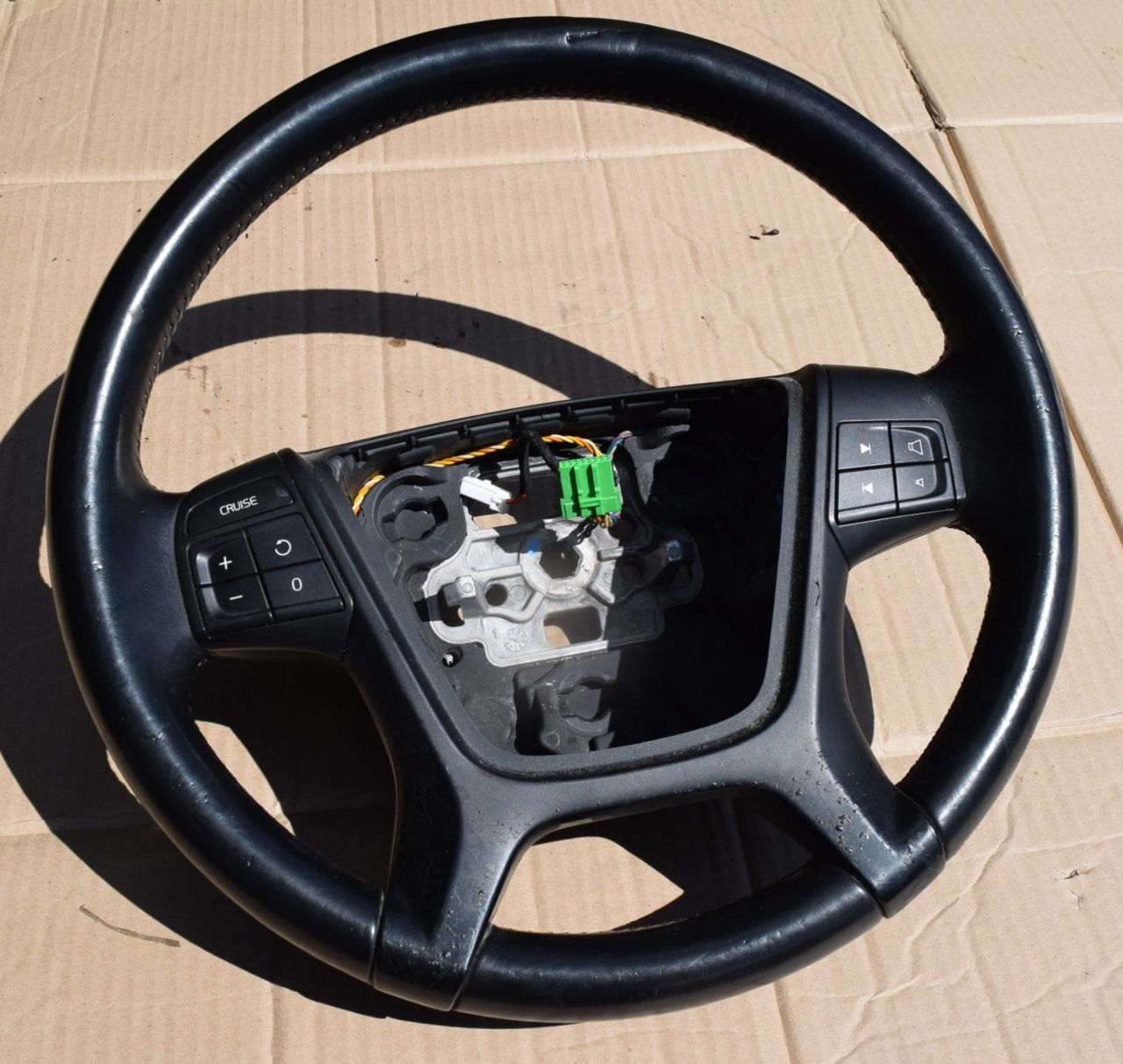 руль Volvo XC60 1 поколение 2010, 2.4 л., D5, D 5244 T14, дизель, МКПП, белый, передний привод, 31271093 - фото №1