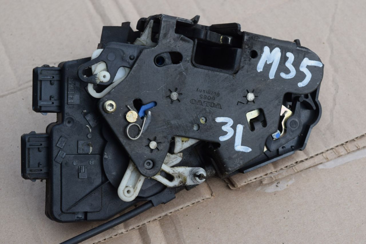 замок двери задней левой Volvo XC70 1 поколение 1999, 2.4 л., Ti, B 5244 T, бензин, АКПП, универсал, полный подключаемый привод, 8628193, P8628193 - фото №1