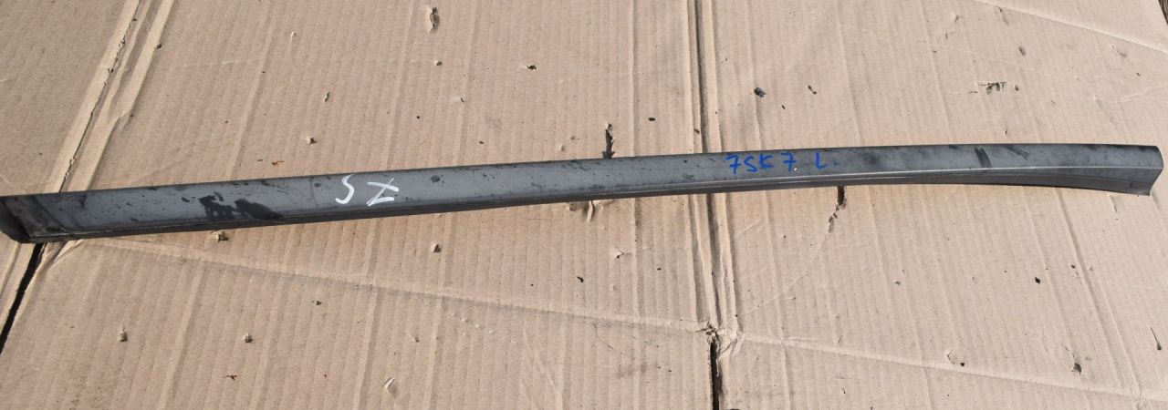 молдинг лобового стекла Volvo XC70 2 поколение 2011, 2.4 л., D5, D 5244 T10, дизель, АКПП, универсал, полный подключаемый привод, 30753552 - фото №1