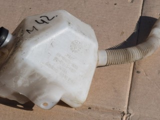 бачок омывателя Volvo V50 1 поколение [рестайлинг] 2009, 1.6 л., дизель, МКПП, универсал, передний привод, 4M5117610AG