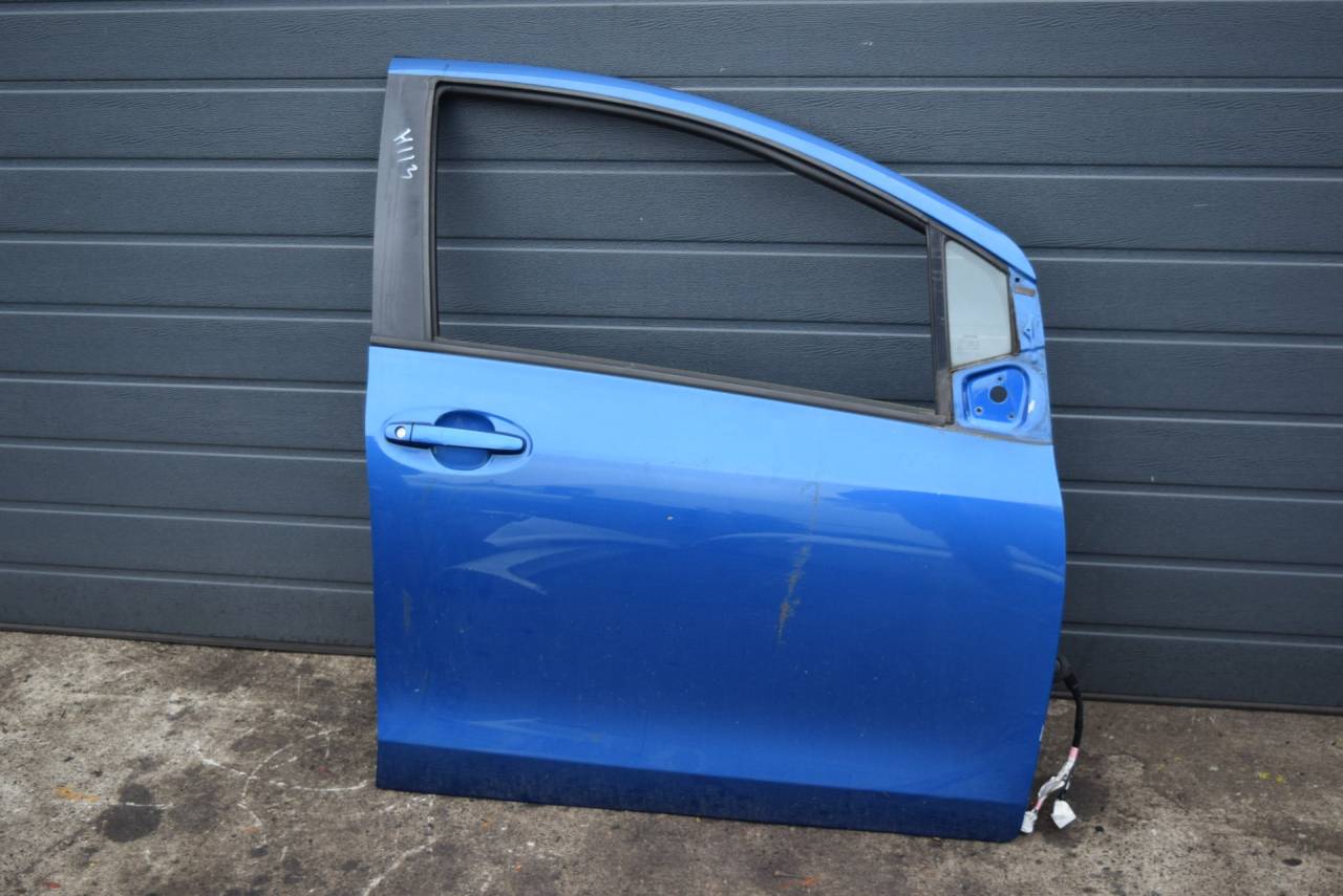 дверь передняя правая Toyota Yaris XP9 2008, D-4D, робот, передний привод, 670010D170 - фото №1