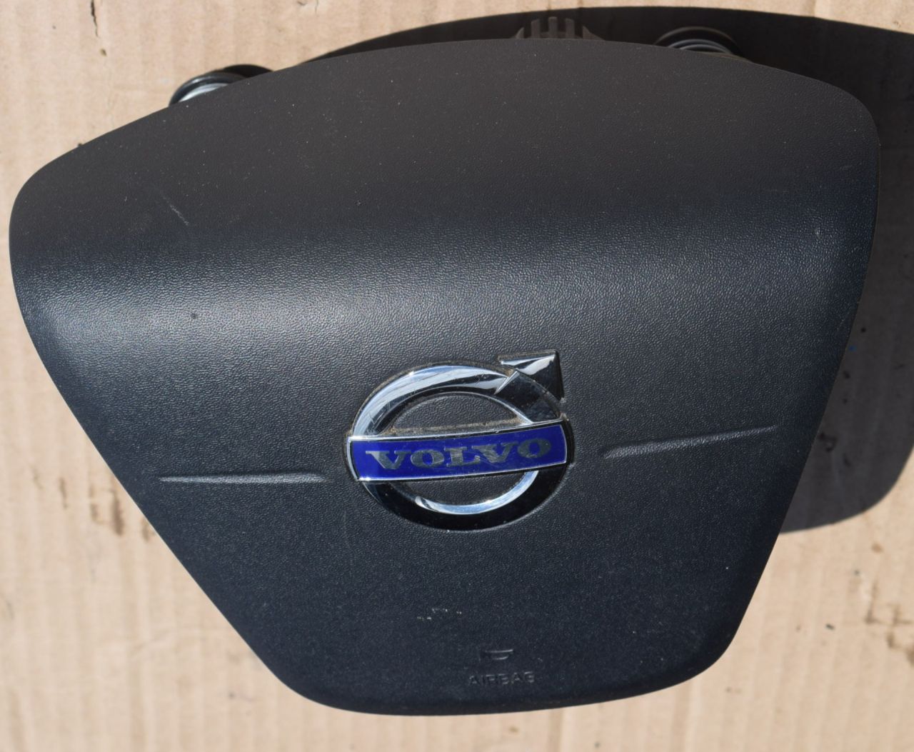подушка безопасности водителя Volvo XC60 1 поколение 2010, 2.4 л., D5, D 5244 T14, дизель, МКПП, белый, передний привод, 30721929, P30721929 - фото №1