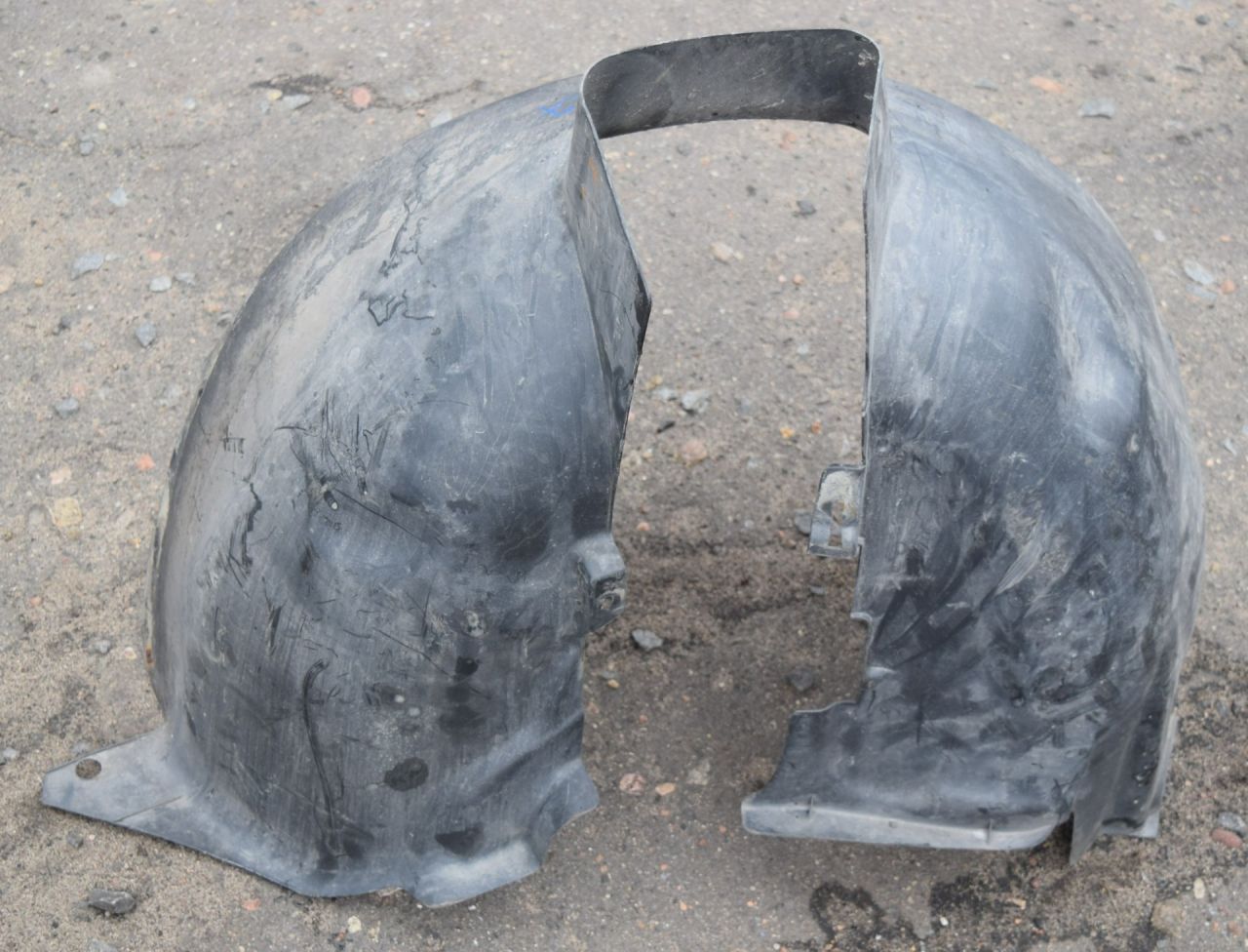 защита арок передняя левая (подкрылок) Volvo XC70 2 поколение 2011, 2.4 л., D5, D 5244 T10, дизель, АКПП, универсал, полный подключаемый привод, 30678550 - фото №1