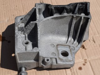 кронштейн двигателя Volvo XC60 1 поколение 2010, 2.4 л., D5, D 5244 T14, дизель, МКПП, белый, передний привод, 6G926P096FC