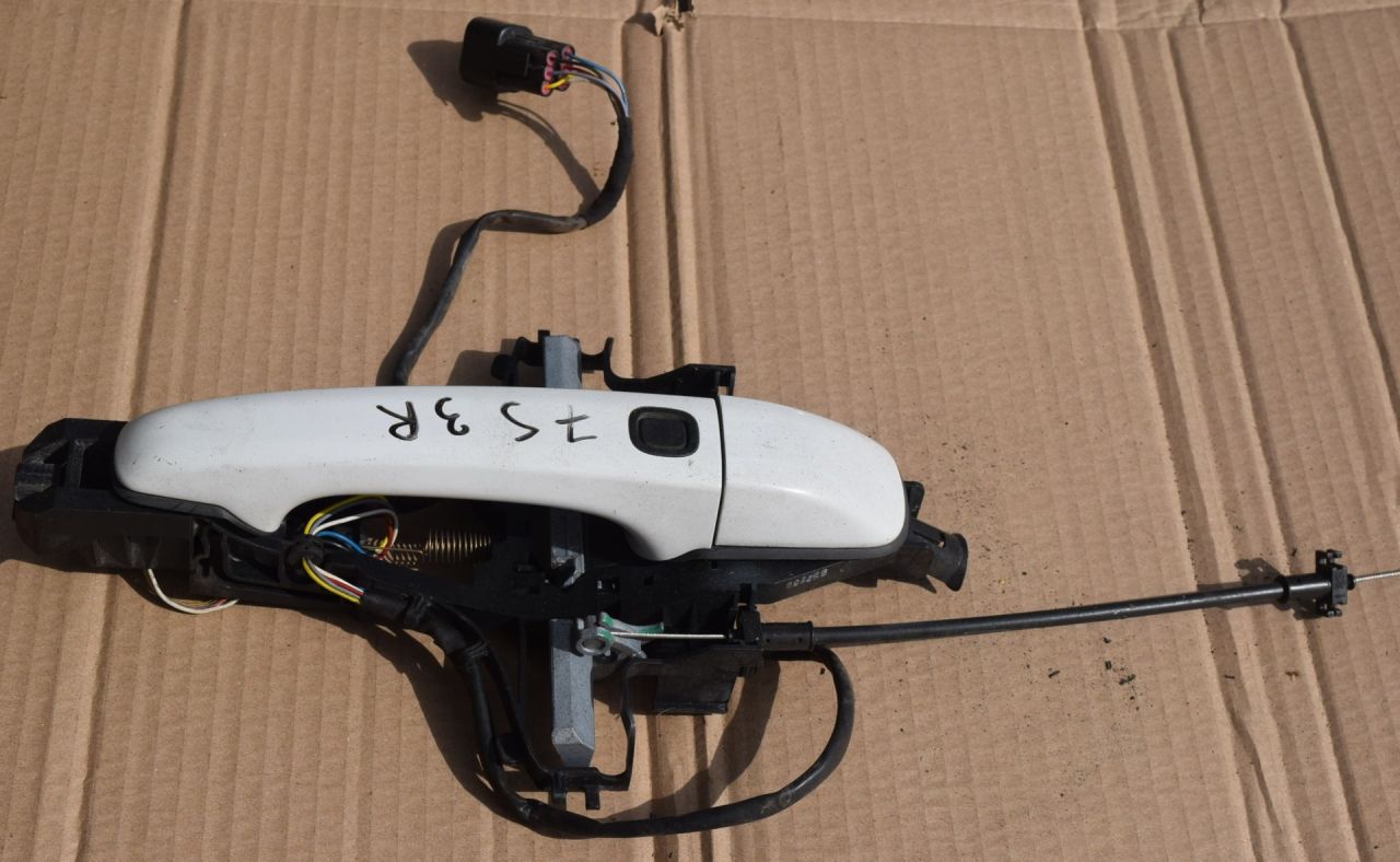 ручка наружная задняя правая Volvo XC70 2 поколение 2011, 2.4 л., D5, D 5244 T10, дизель, АКПП, универсал, полный подключаемый привод - фото №1