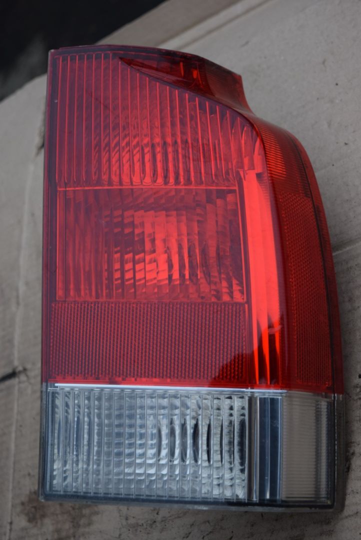 фонарь задний правый Volvo V70 2 поколение 2001, 2.4 л., i, B 5244 S2, бензин, АКПП, универсал, передний привод, 9154498 - фото №1