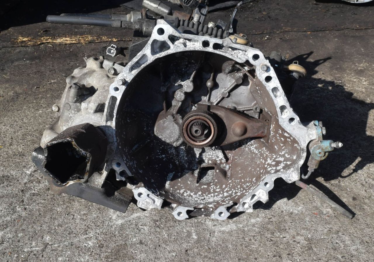 КПП механическая (МКПП) Toyota Yaris XP9 2008, 1.4 л., D-4D, 1ND-TV, дизель, МКПП, хетчбэк 5 дв., передний привод - фото №1