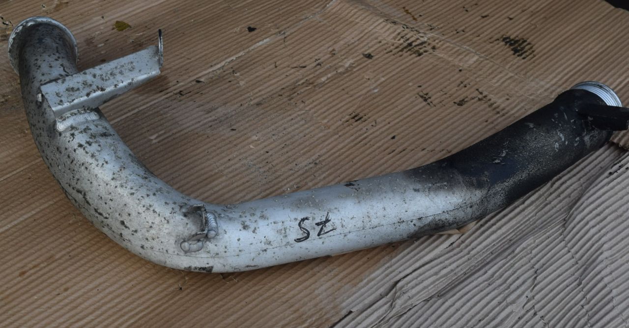 патрубок интеркулера Volvo XC70 2 поколение 2011, 2.4 л., D5, D 5244 T10, дизель, АКПП, универсал, полный подключаемый привод, 31273504 - фото №1