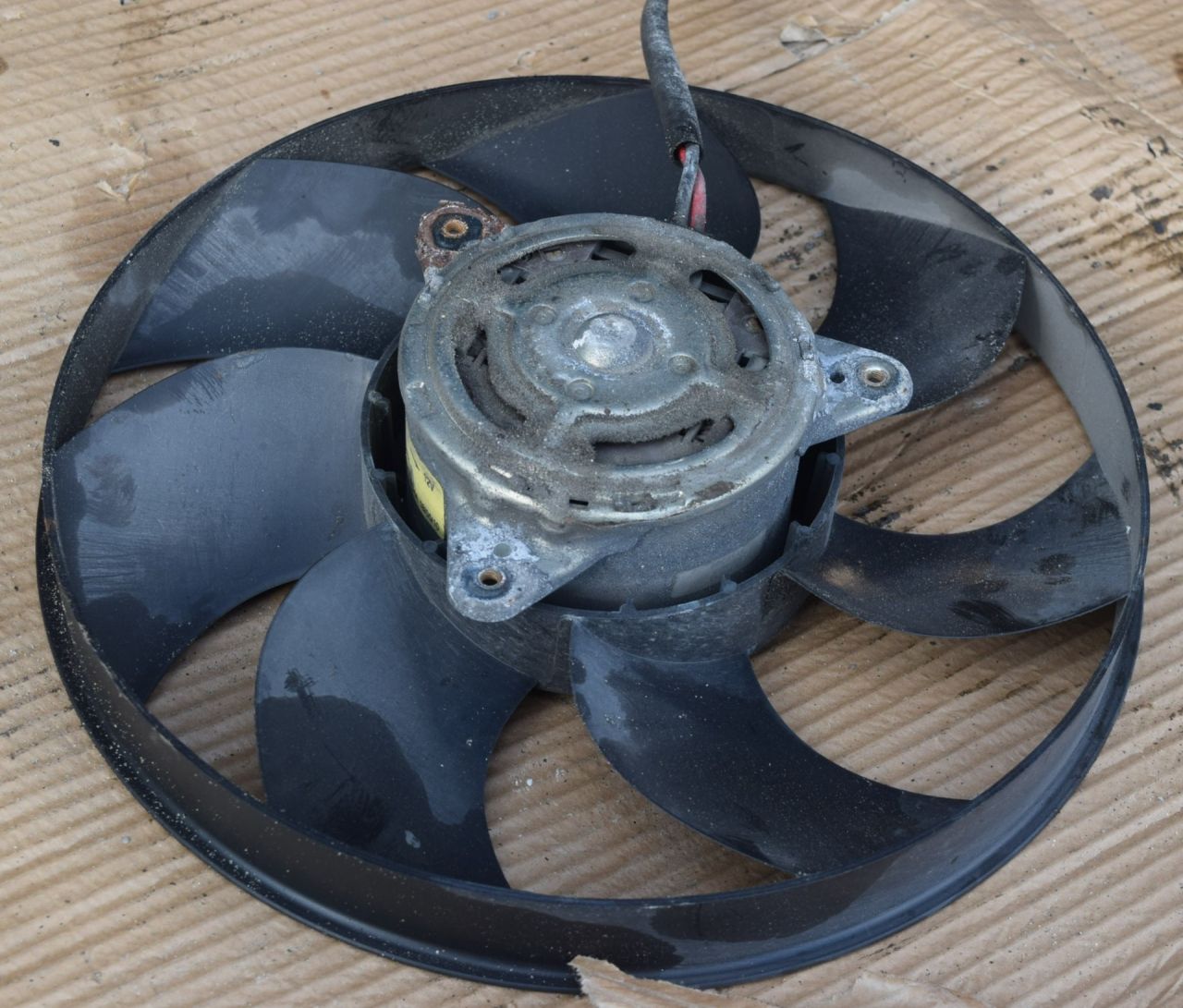 вентилятор радиатора Volvo XC70 2 поколение 2011, 2.4 л., D5, D 5244 T10, дизель, АКПП, универсал, полный подключаемый привод, 6G918C607N - фото №1