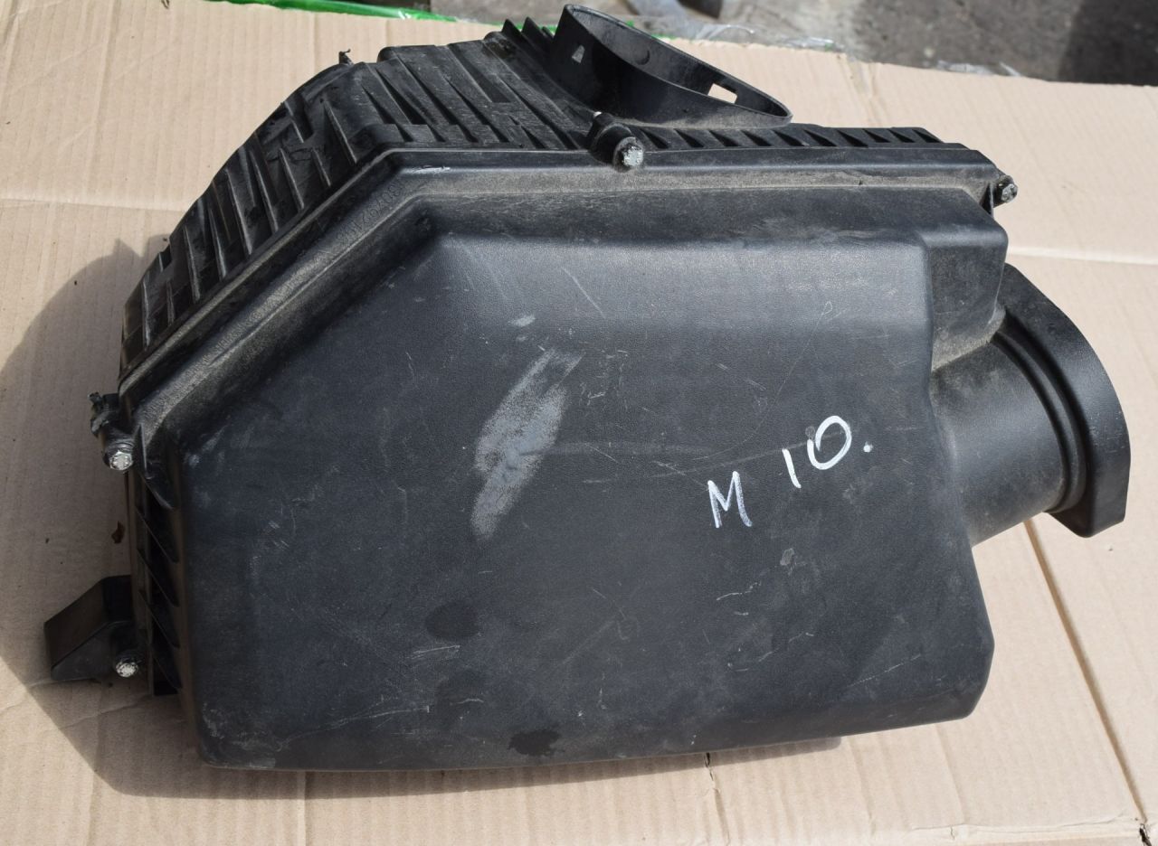 корпус воздушного фильтра Volvo XC60 1 поколение 2010, 2.4 л., D5, D 5244 T14, дизель, МКПП, белый, передний привод, 30792196 - фото №1