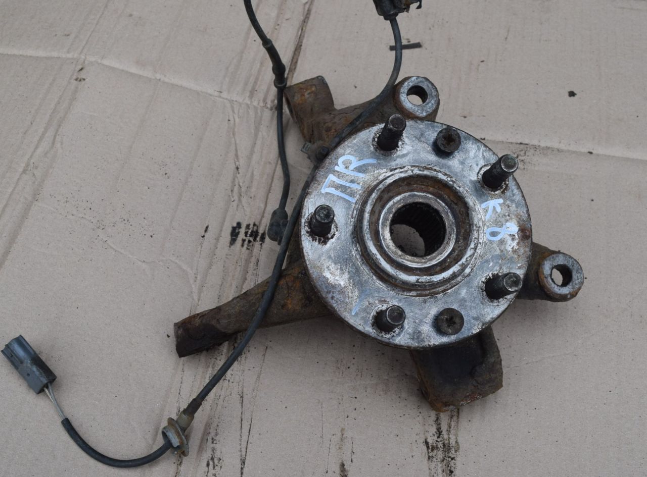 ступица передняя правая Mazda CX-7 1 поколение 2007, 2.4 л., Ti, бензин, АКПП, передний привод - фото №1