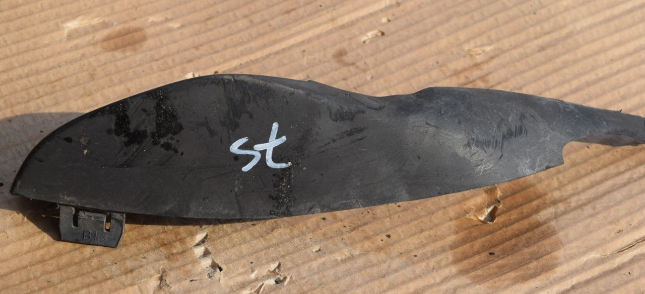 молдинг лобового стекла Volvo XC70 2 поколение 2011, 2.4 л., D5, D 5244 T10, дизель, АКПП, универсал, полный подключаемый привод, 31218595 - фото №1