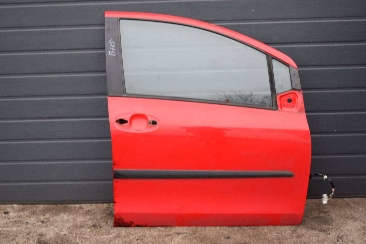 дверь передняя правая Toyota Yaris XP9 2008, 1.4 л., D-4D, 1ND-TV, дизель, МКПП, хетчбэк 5 дв., передний привод, 670010D170 - фото №1
