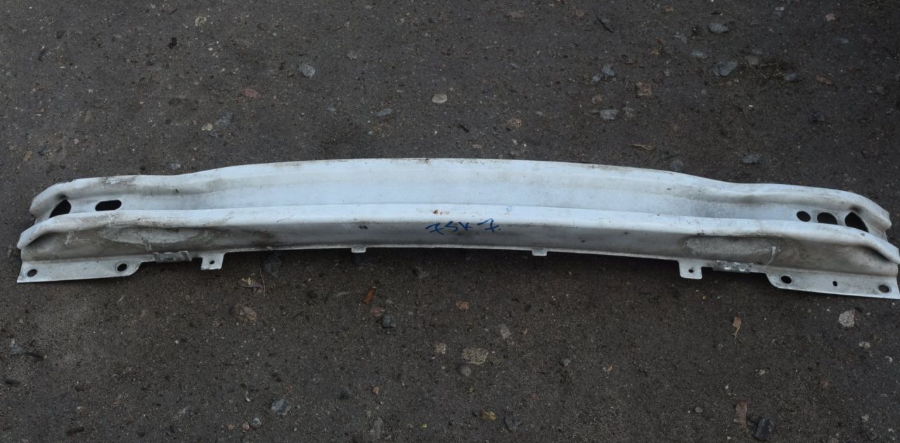 усилитель бампера переднего Volvo XC70 2 поколение 2011, 2.4 л., D5, D 5244 T10, дизель, АКПП, универсал, полный подключаемый привод, 30791152 - фото №1